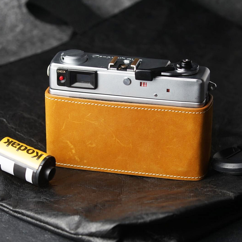 Mezza custodia in vera pelle f - Camera Strap Leather recensione e prezzo